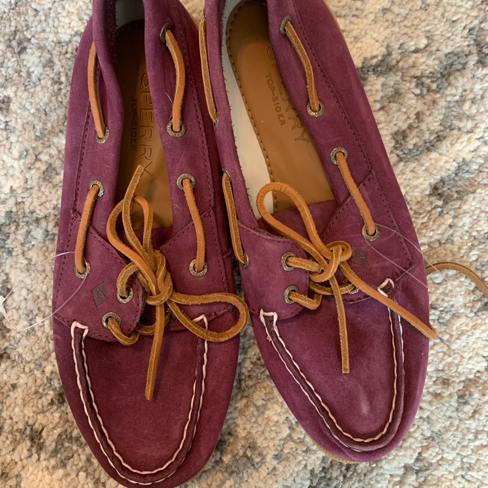 Brand New Sperry’s maroon boat shoes size 6